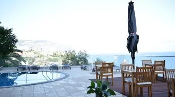 Madeira Regency Cliff