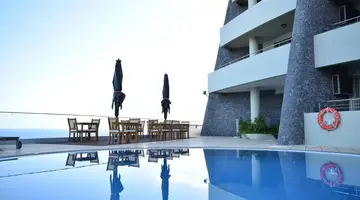 Madeira Regency Cliff