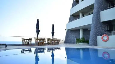Madeira Regency Cliff