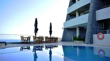 Madeira Regency Cliff