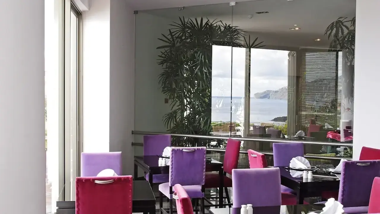 Madeira Regency Cliff