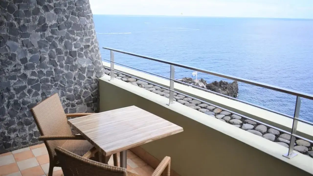 Madeira Regency Cliff