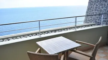 Madeira Regency Cliff