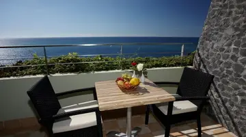 Madeira Regency Cliff