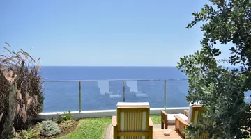 Madeira Regency Cliff