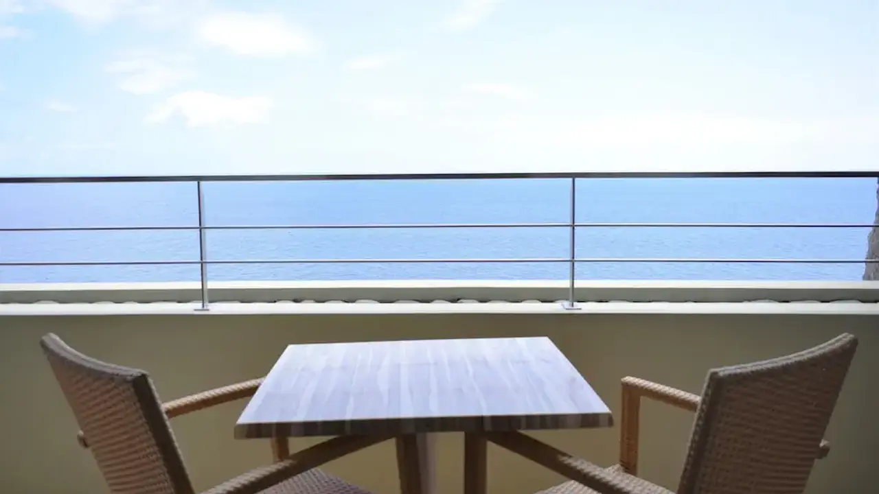 Madeira Regency Cliff