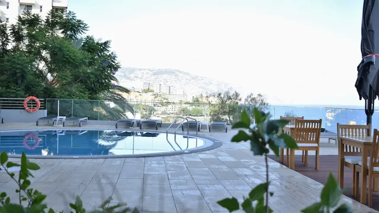 Madeira Regency Cliff
