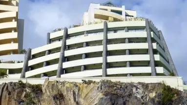 Madeira Regency Cliff