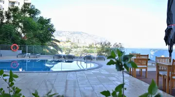 Madeira Regency Cliff