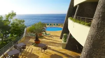 Madeira Regency Cliff