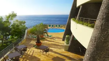 Madeira Regency Cliff