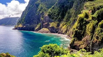 MADEIRA WYSPA WIECZNEJ WIOSNY