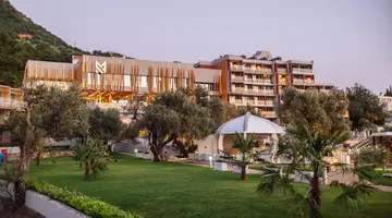 Maestral Resort and Casino