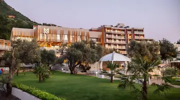 Maestral Resort and Casino
