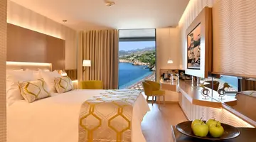 Maestral Resort and Casino