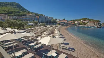Maestral Resort and Casino
