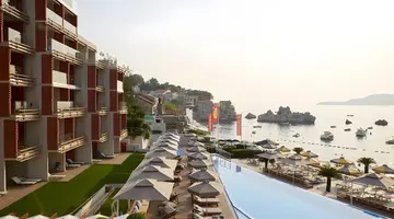 Maestral Resort and Casino