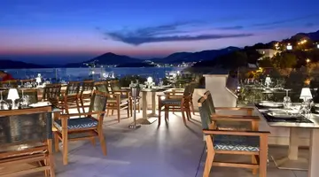 MAESTRAL RESORT & CASINO