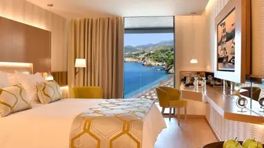 MAESTRAL RESORT & CASINO