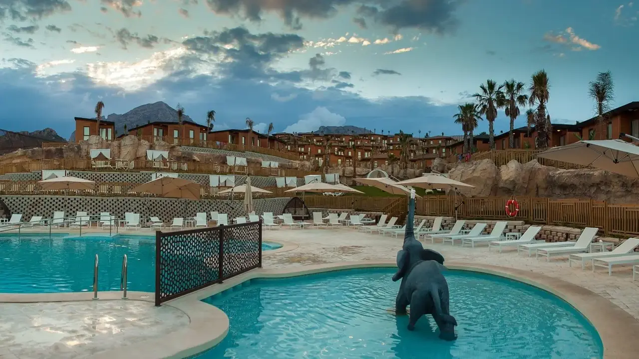 Magic Natura Animal & Waterpark Polynesian Lodge Resort
