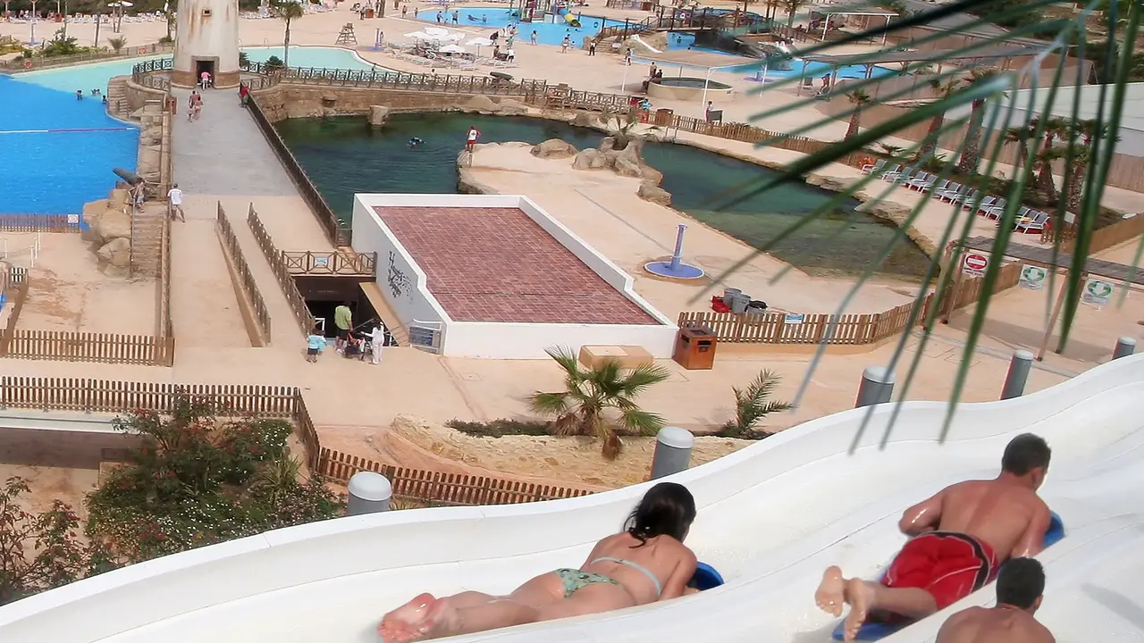 Magic Natura Animal & Waterpark Polynesian Lodge Resort