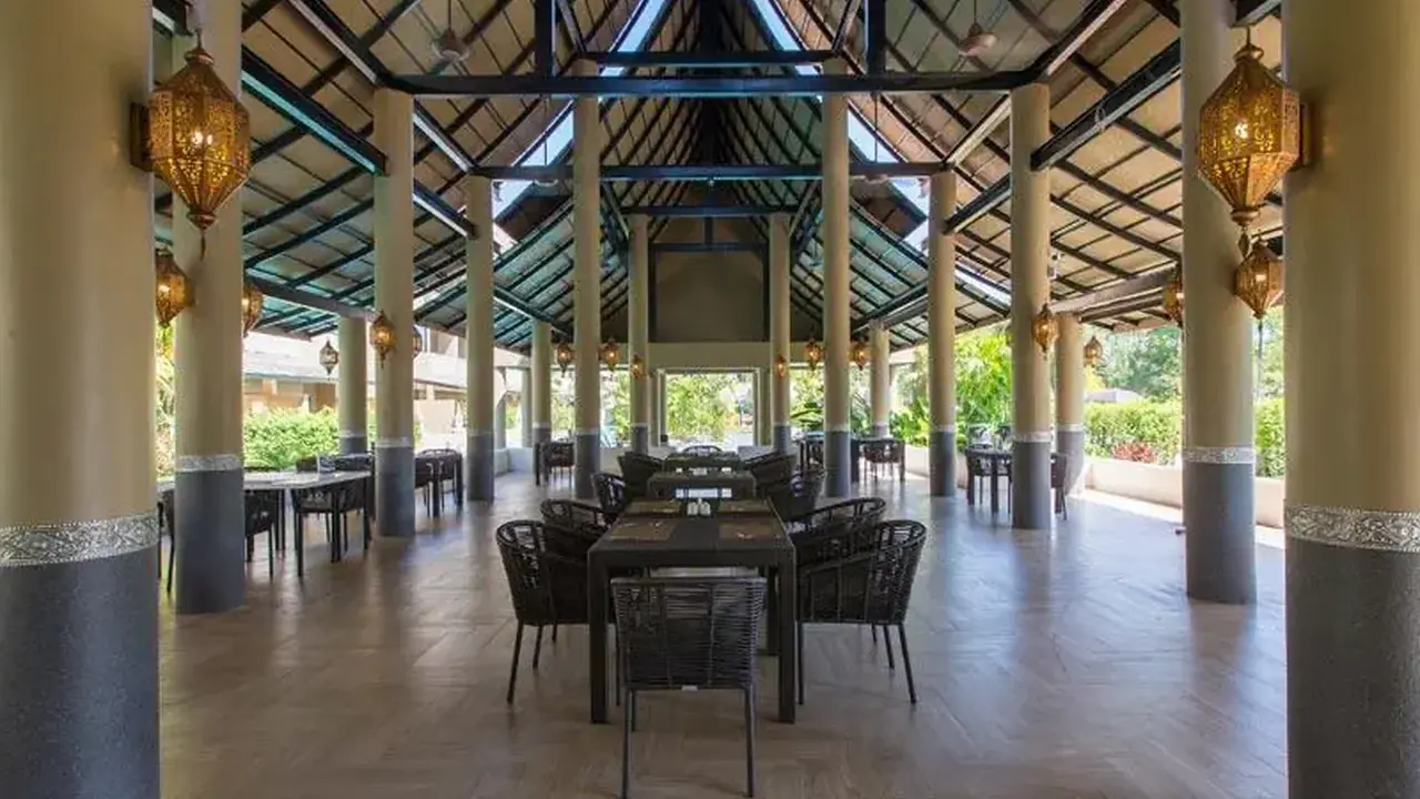 Maikhao Palm Beach Resort