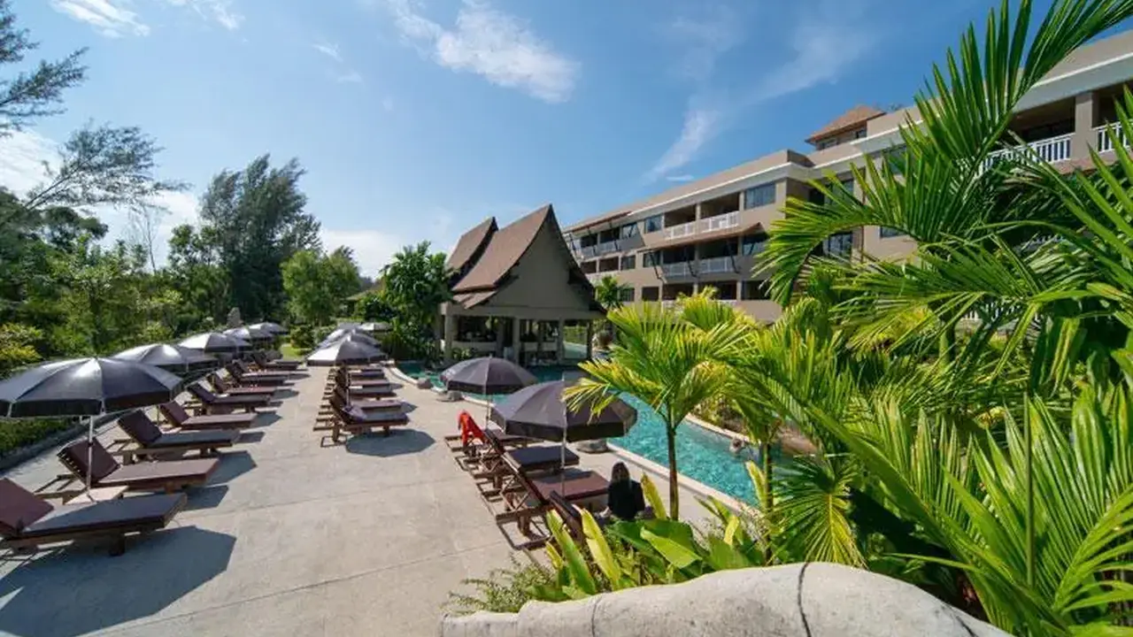 Maikhao Palm Beach Resort