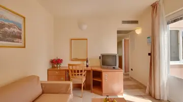 Maistra Select Amarin Resort