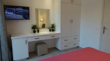 Makis Apartments