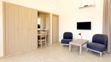 Makronisos Holiday Village
