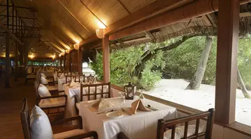 MAKUNUDU ISLAND