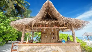 MAKUNUDU ISLAND