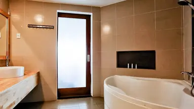 MANA MUINE BEACH RESORT