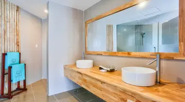MANA MUINE BEACH RESORT
