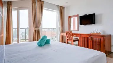 MANA MUINE BEACH RESORT