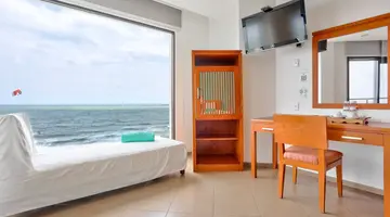 MANA MUINE BEACH RESORT