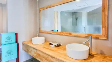 MANA MUINE BEACH RESORT