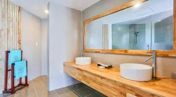 MANA MUINE BEACH RESORT