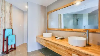 MANA MUINE BEACH RESORT