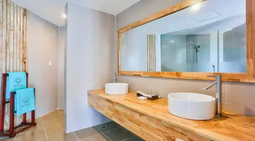 MANA MUINE BEACH RESORT