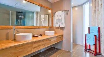 MANA MUINE BEACH RESORT