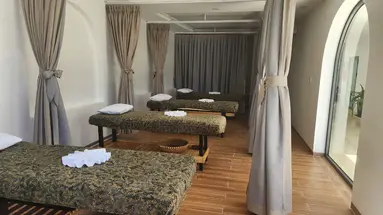 MANA MUINE BEACH RESORT