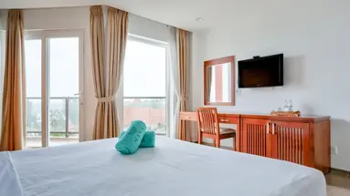 MANA MUINE BEACH RESORT