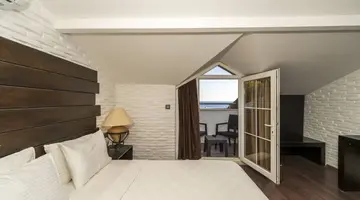 MANASPARK DELUXE HOTEL