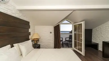 MANASPARK DELUXE HOTEL