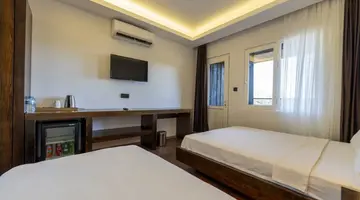 MANASPARK DELUXE HOTEL