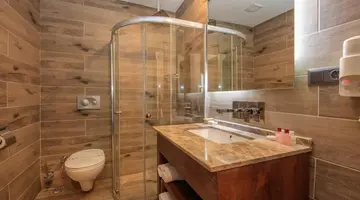 MANASPARK DELUXE HOTEL