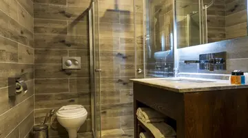 MANASPARK DELUXE HOTEL