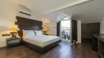 MANASPARK DELUXE HOTEL