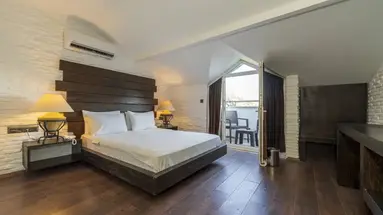 MANASPARK DELUXE HOTEL